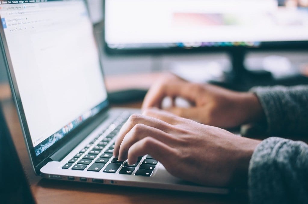 Yiaho+ : L'alternative sans pub aux assistants IA traditionnels